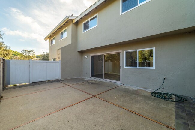 Building Photo - Charming 3-Bedroom Condo in Creekside Village – Prime Location!