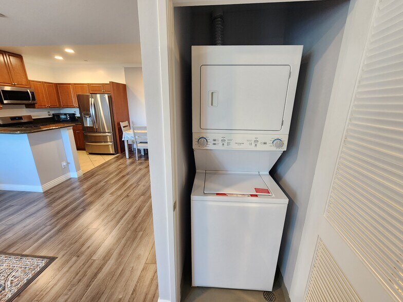 Building Photo - 13941 Sherman Way