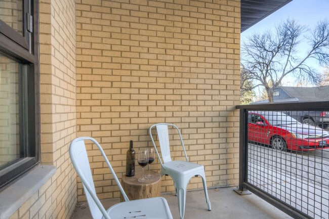 Building Photo - 110 W Beall St