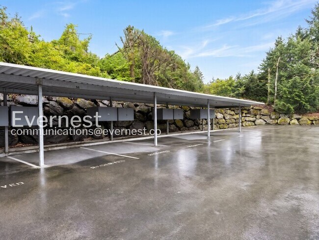 Building Photo - 1 Bed, 1 Bath Condo with Carport / Vouchers Accepted / Coming Soon!