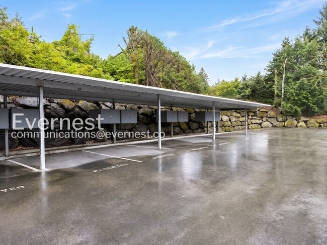 Building Photo - 1 Bed, 1 Bath Condo with Carport / Vouchers Accepted
