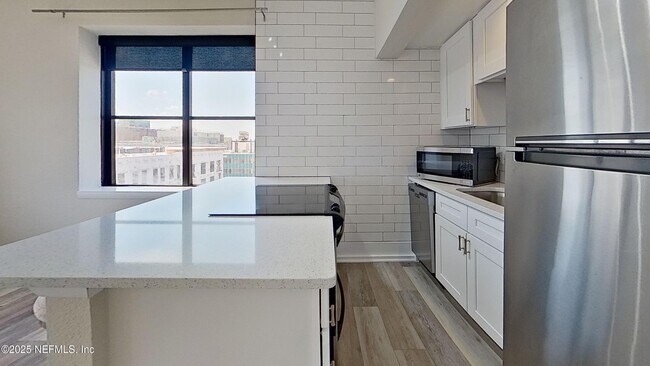 Building Photo - 311 W Ashley St