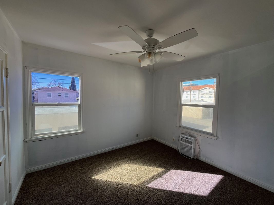 Building Photo - 131 1/2 North Kenwood Street