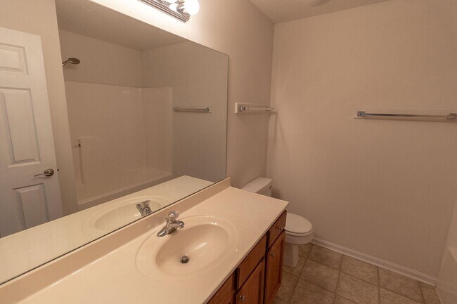 Building Photo - 3300 E St Charles Rd