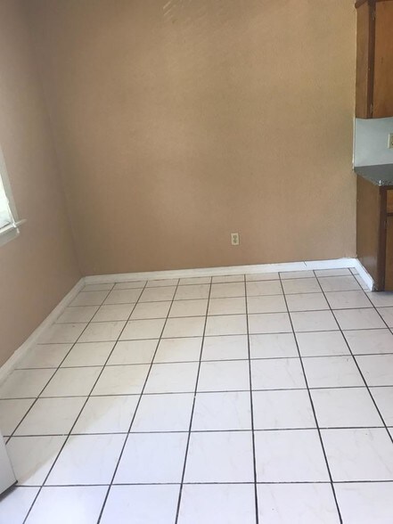 Building Photo - 2006 Williams St