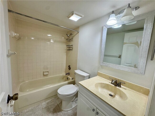 Building Photo - 661 Squire Cir