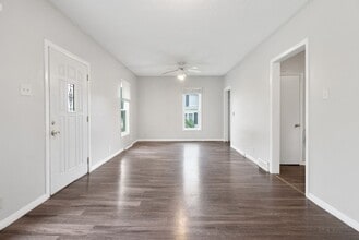 Building Photo - 1223 W 19th St
