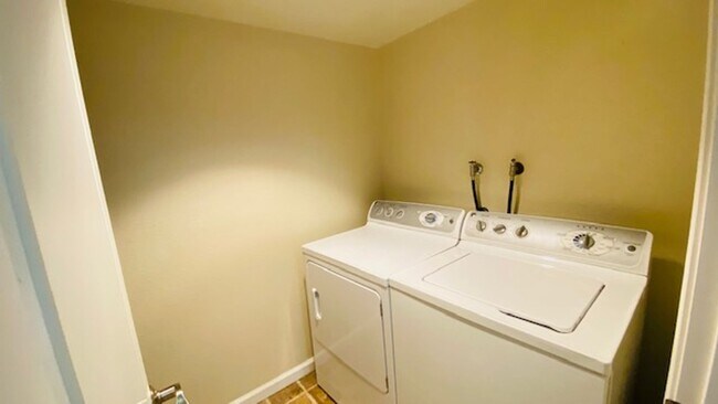 Building Photo - Spacious Lower Level, 2BD/2BA Condo Unit, ...