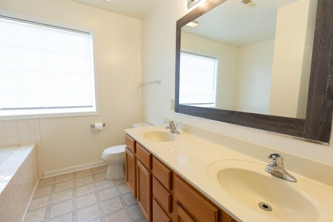Building Photo - 59 Stork Ln