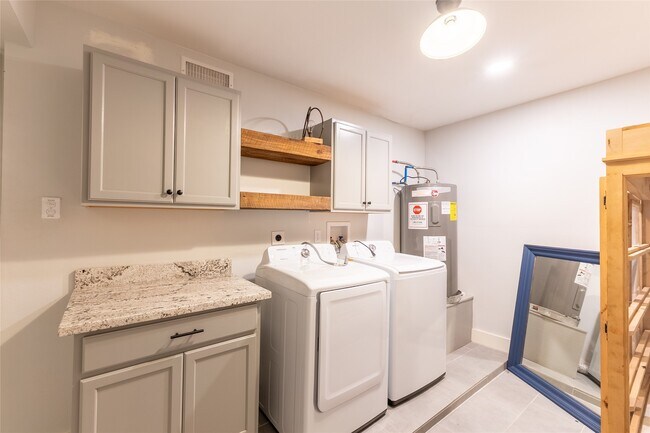 Building Photo - 14510 Henry Calfee Dr