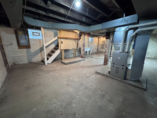 Building Photo - Gorgeous Fully Renovated 4-Bed 1-Bath House In Christy Park!!!