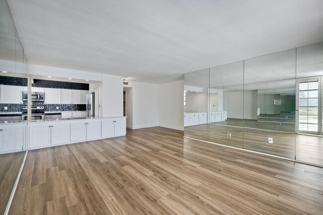 Building Photo - 1250 Cave St