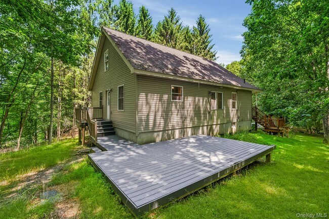 Building Photo - 131 Hill Rd