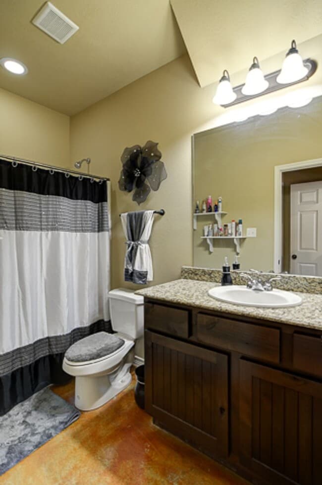 Building Photo - JULY 2026 PRE-LEASE Spacious 4 Bedroom 4 Bathroom Home