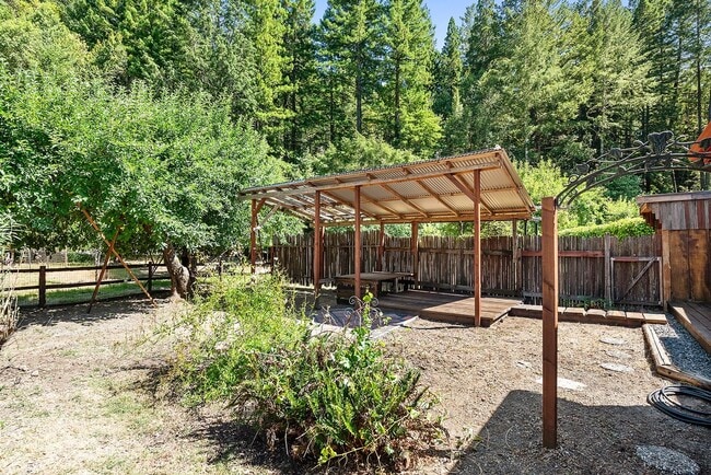 Building Photo - 750 Square Foot one  Bedroom cottage on pr...