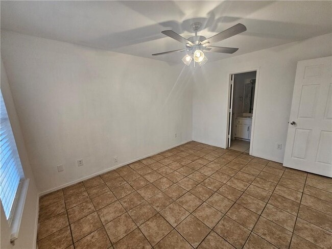 Building Photo - 2326 W Roselawn St