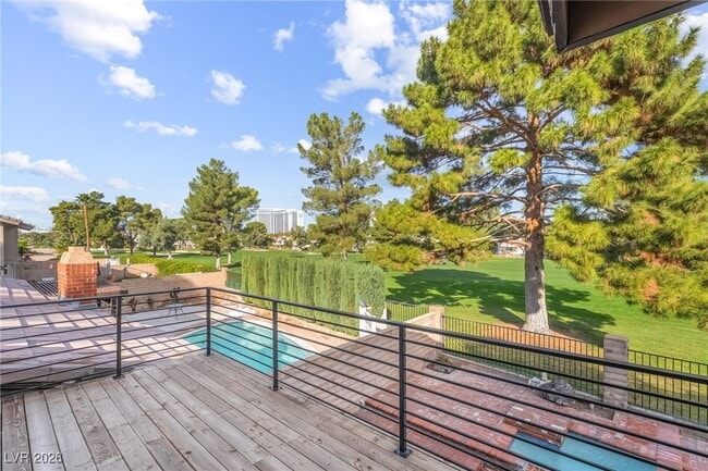 Building Photo - 968 Pinehurst Dr