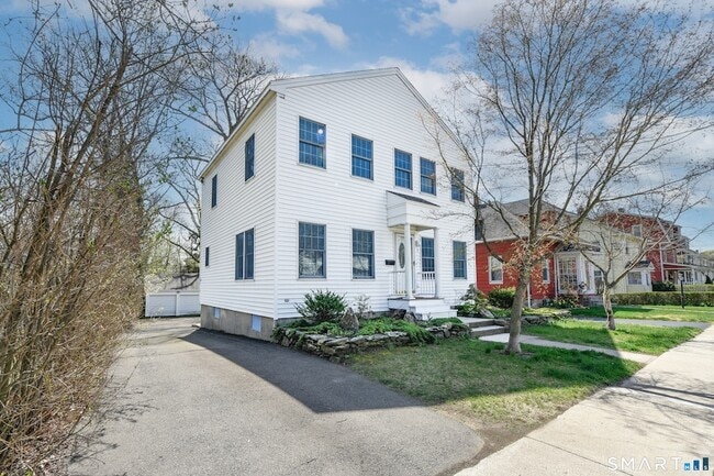 Building Photo - 5 Moody Ave