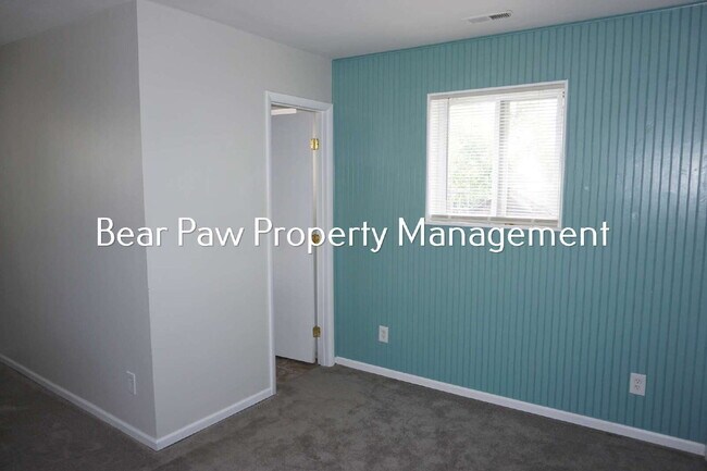 Building Photo - "Charming 3-Bedroom Retreat with 2 Baths in the Heart of Golden"
