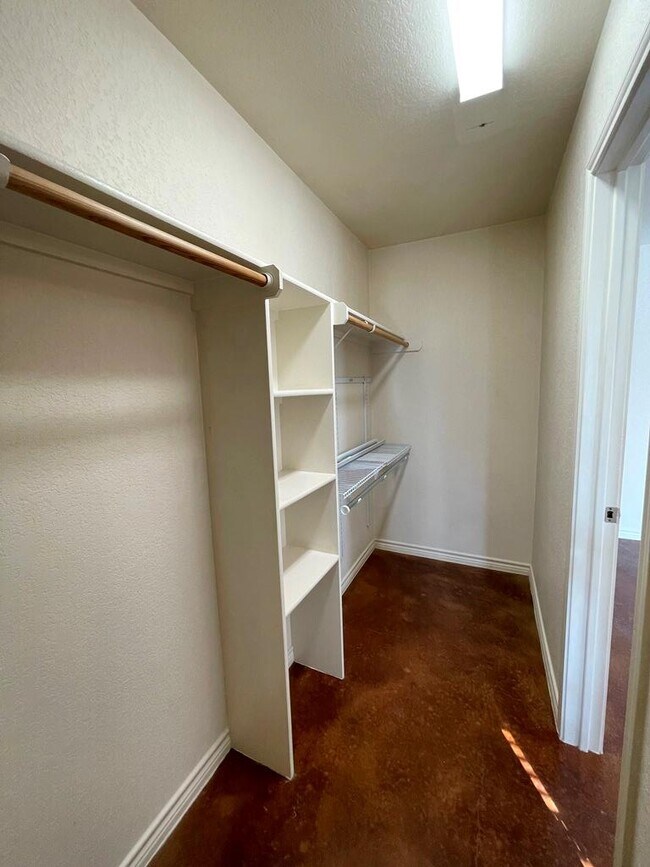 Building Photo - 207 B Andy Ln