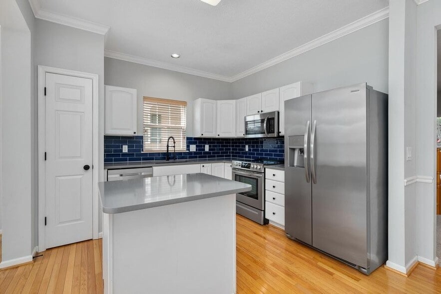 Building Photo - 7333 Althorp Way