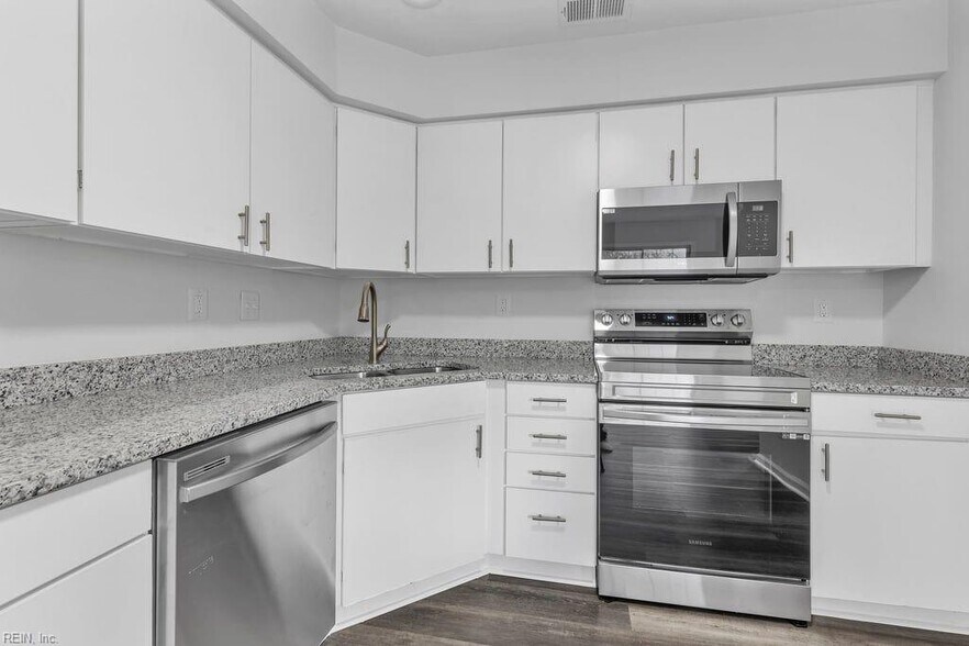 Even more kitchen - 459 Seahorse Run
