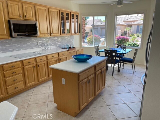 Building Photo - 35330 Rosemont Dr