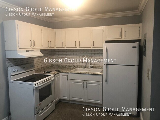 Building Photo - 806 NE 16th St