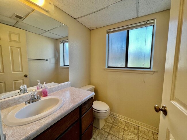 Building Photo - 508 E 7th St