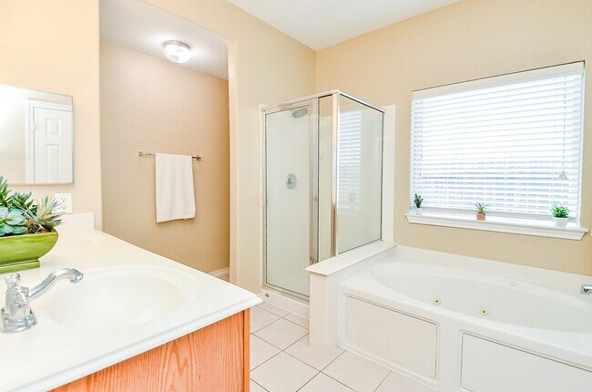 Building Photo - 6419 Bennington Springs Dr