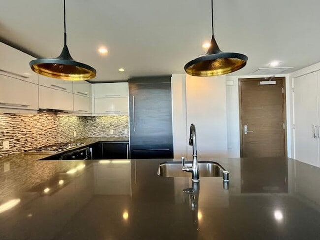 Building Photo - City living at its best! 2 BR/2 BA @ the M...