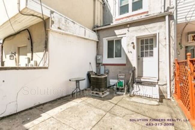 Building Photo - 3403 Hudson St