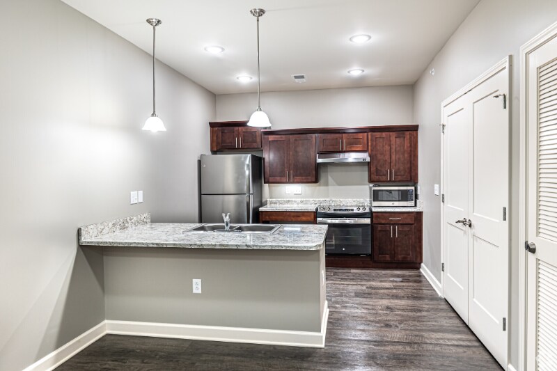 Building Photo - 802 N Main St