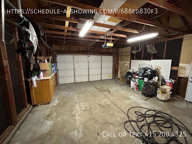 Building Photo - 637 Laurelwood Cir