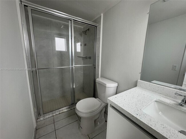 Building Photo - 1060 Crystal Lake Dr