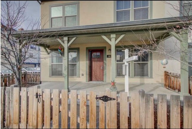 Building Photo - 863 Cecina Ct