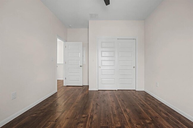 Building Photo - 803 4th St