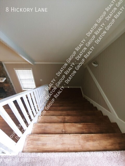 Building Photo - 8 Hickory Ln