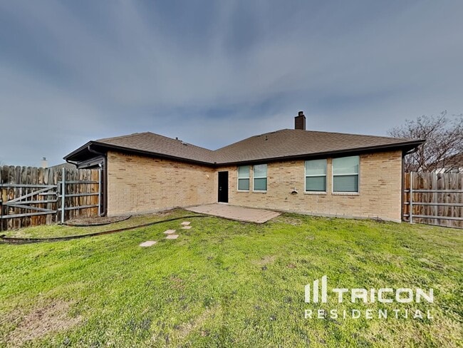 Building Photo - 207 Moonlight Dr