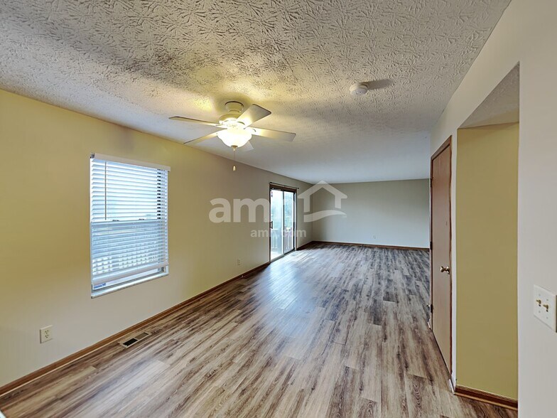 Building Photo - 3047 Hollybank Rd