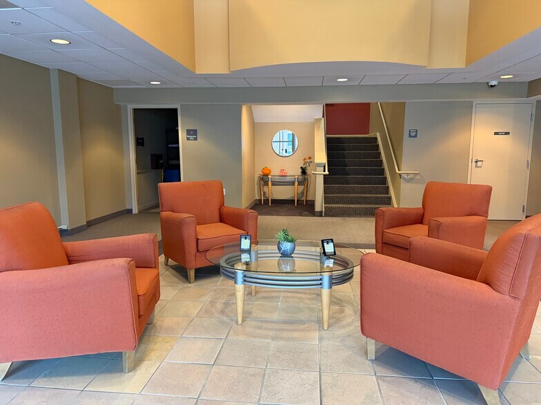 Building Photo - 211 Central St