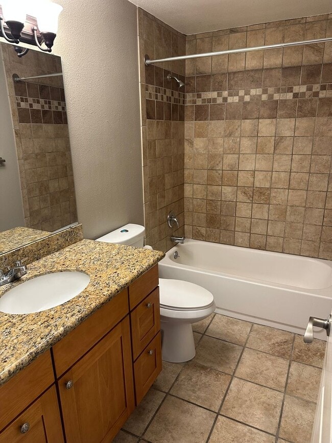 Building Photo - Gated Lakefront Rental Opportunity