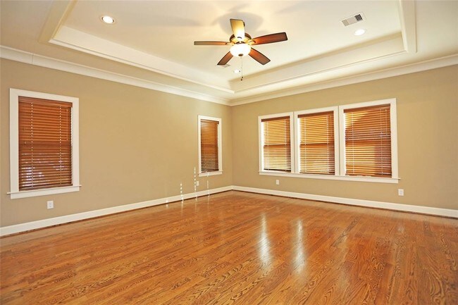 Building Photo - 1611 Wakefield Dr