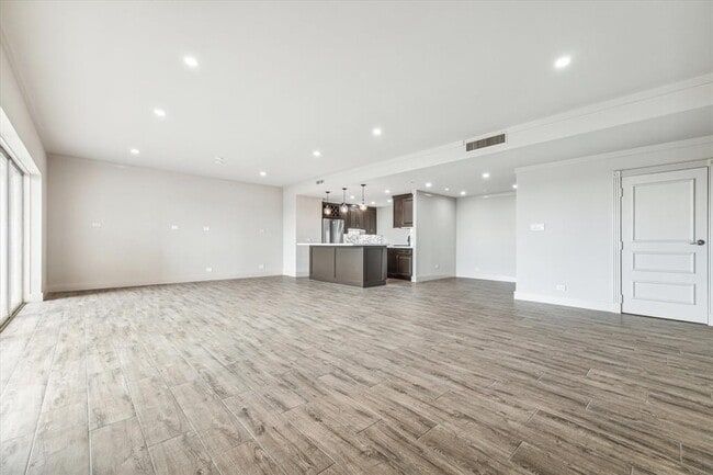 Building Photo - 2929 Buffalo Speedway