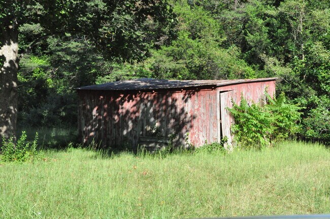 Building Photo - Sparkling Rambler in Park-like Setting on 10 Acres