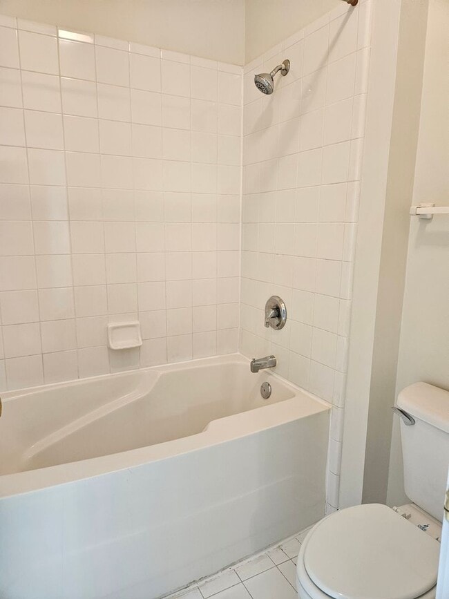 Building Photo - Rare 2 bed 2 bath condo with 1 car garage located in Smyrna