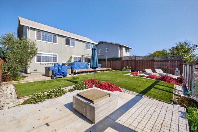 Building Photo - 1567 Gretchen Ct