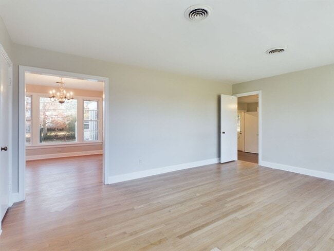 Building Photo - 9506 Overhill Rd