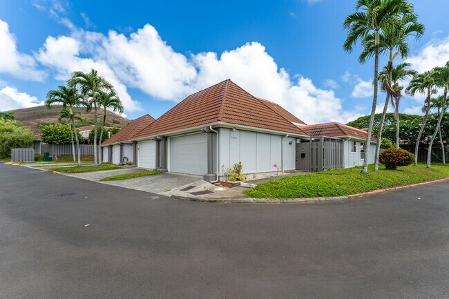 Building Photo - Lakeside, fully furnished, two bedroom, one bath townhome with enclosed garage.