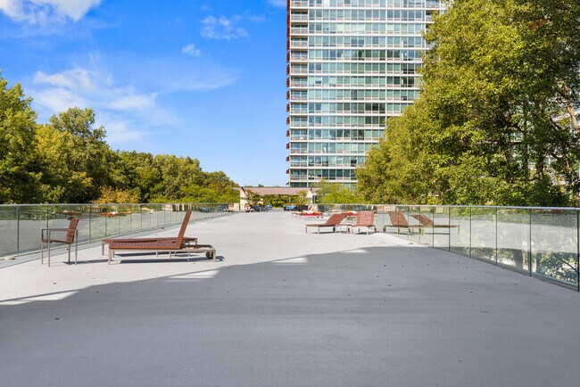 Building Photo - 9715 Woods Dr